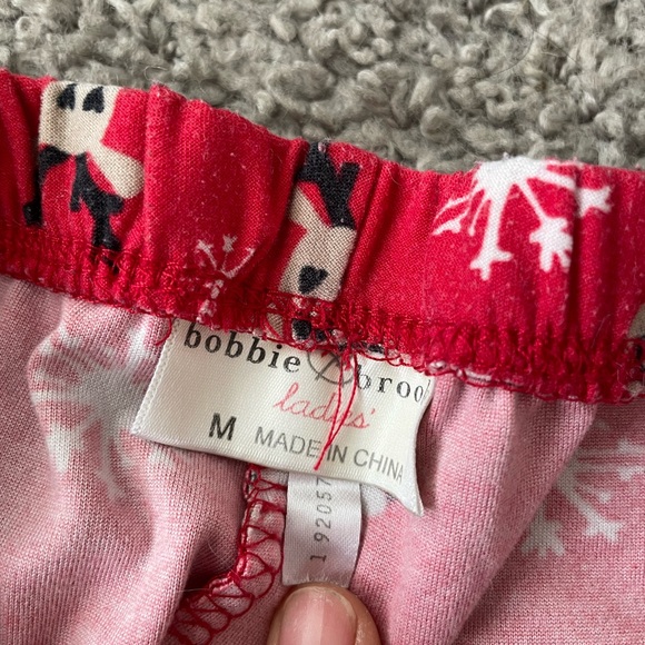 FREE WITH PURCHASE Women’s Christmas Reindeer Leggings - Picture 3 of 8